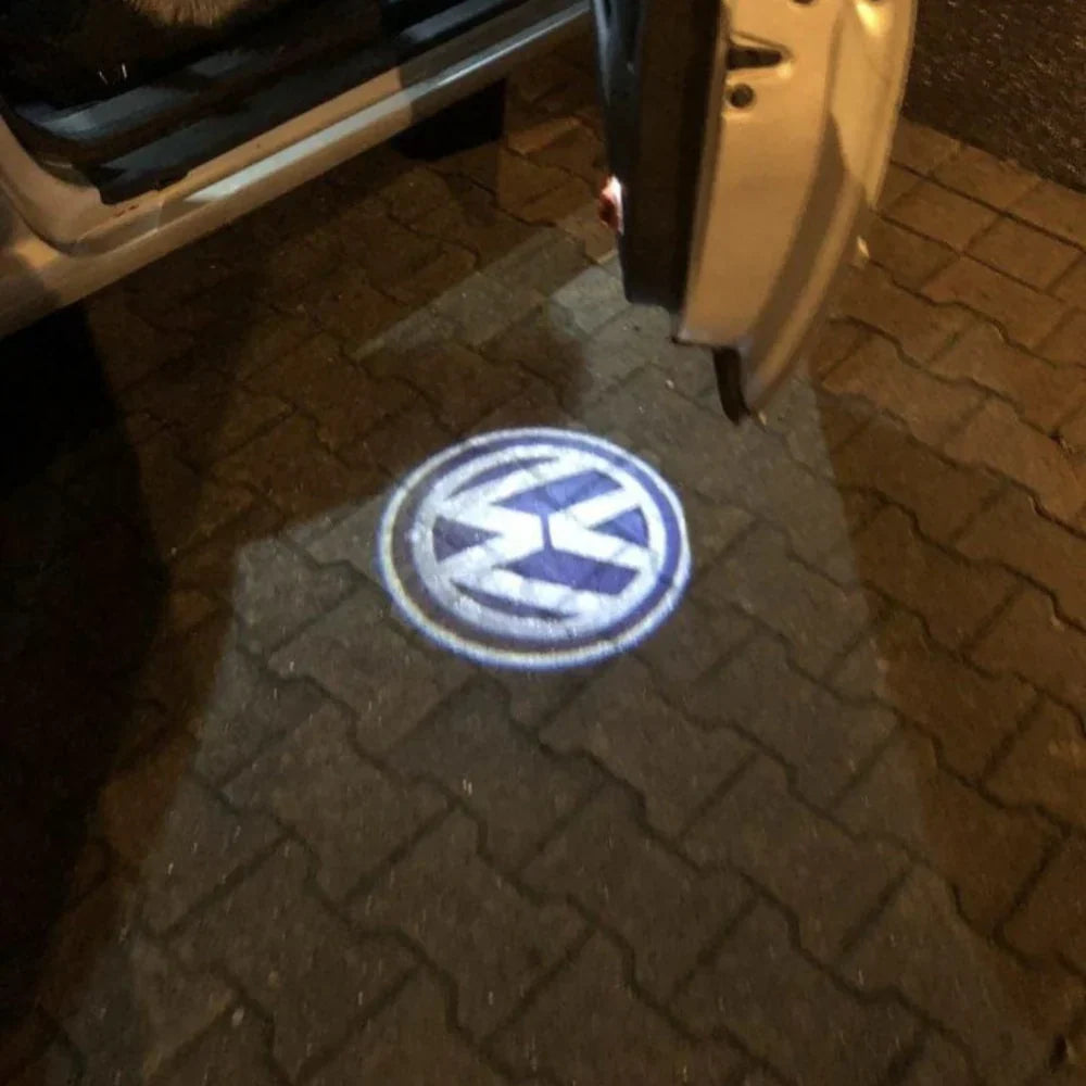 Snadno instalovatelný LED projektor do dveří automobilu (2 ks)