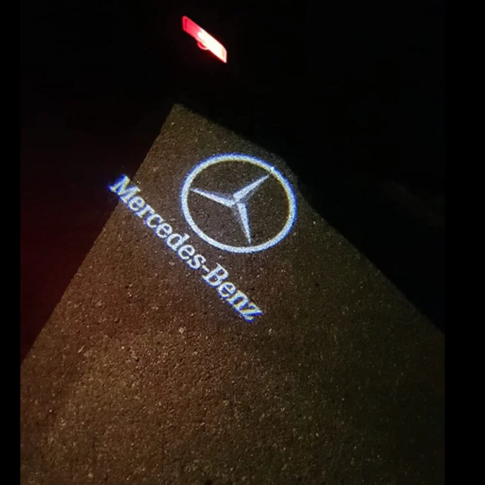 Snadno instalovatelný LED projektor do dveří automobilu (2 ks)