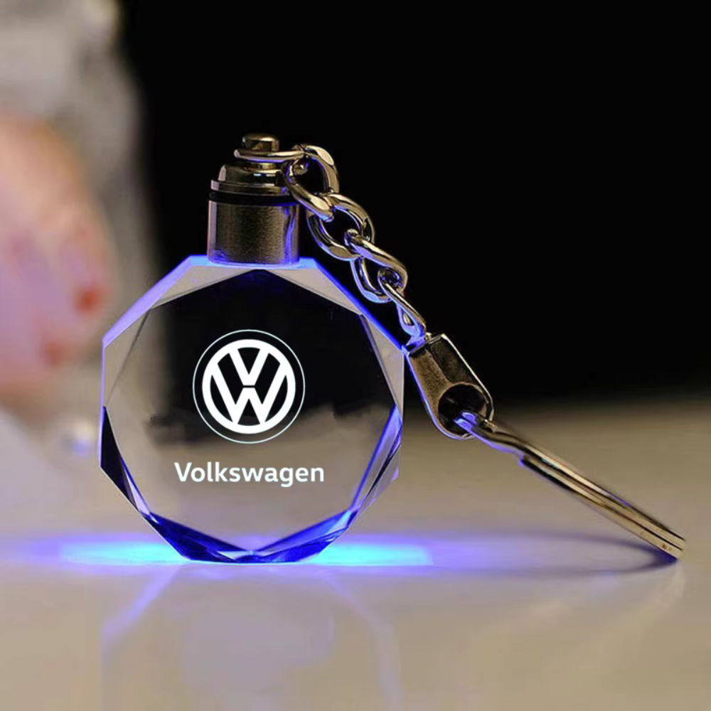 Přívěsek na klíče s 3D logem automobilky z křišťálu