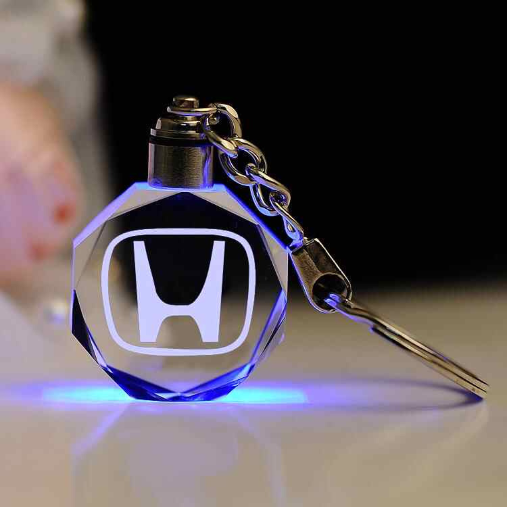 Přívěsek na klíče s 3D logem automobilky z křišťálu