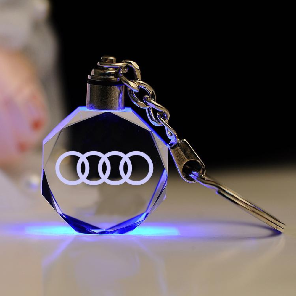Přívěsek na klíče s 3D logem automobilky z křišťálu